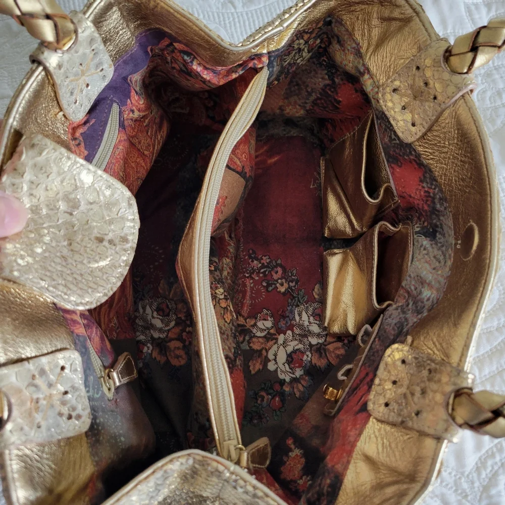 CARLOS FALCHI Vintage Genuine Leather Handbag. - Picture 11 of 13